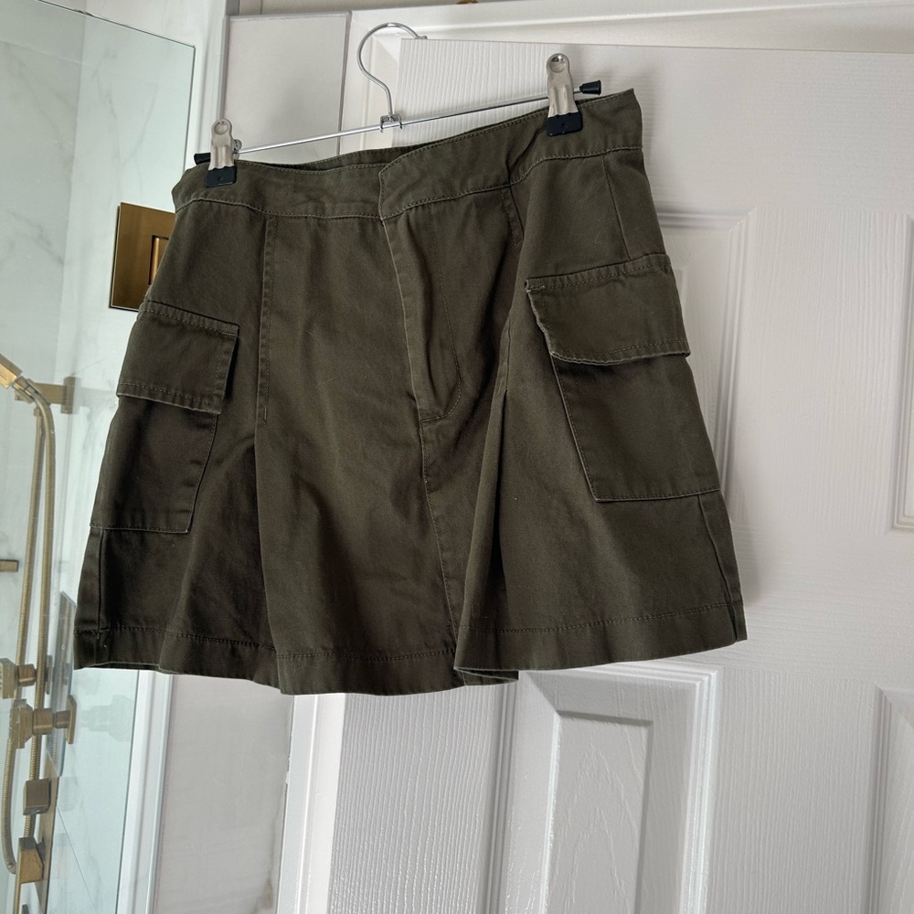 Francesca’s Olive Green Cargo Skirt size small EUC